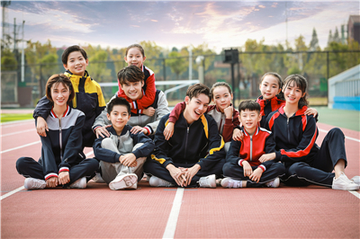 小學生校服定制指南 渠道與注意事項